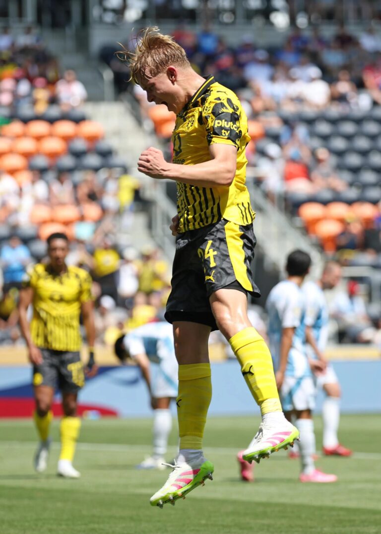 httpsdigitalhub.fifa_.comtransform49f781b8-590a-46f4-8c7b-deacb3b4f0adBorussia-Dortmund-v-Ulsan-HD-FC-Group-F-FIFA-Club-World-Cup-2025.jpg