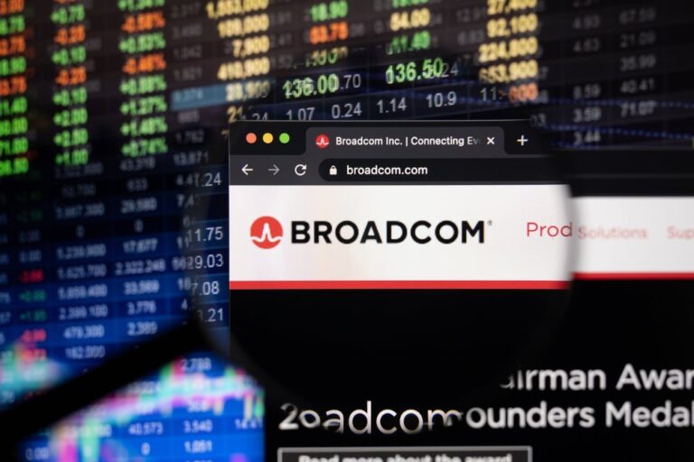 httpsglobal-assets.benzinga.comkr202506050923381749083017-Broadcom.jpeg