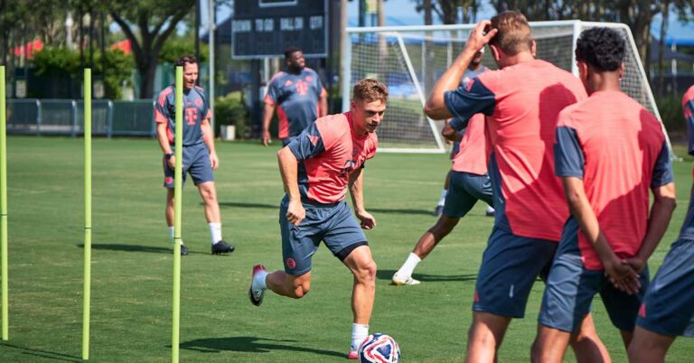 httpsimg.fcbayern.comimageuploadf_autoq_autot_cms-1x191-seov1750354089cmspublicimagesfcbayern-comhomepageSaison-25-26GalerienTraining250620-training-vor-boca05-training-vor-boca-250620-mel.jpg