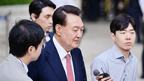 윤석열 전 대통령, 6차 공판 퇴청