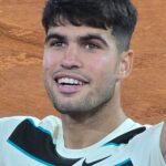 httpsupload.wikimedia.orgwikipediacommons55fCarlos_Alcaraz_2025_FO.jpg