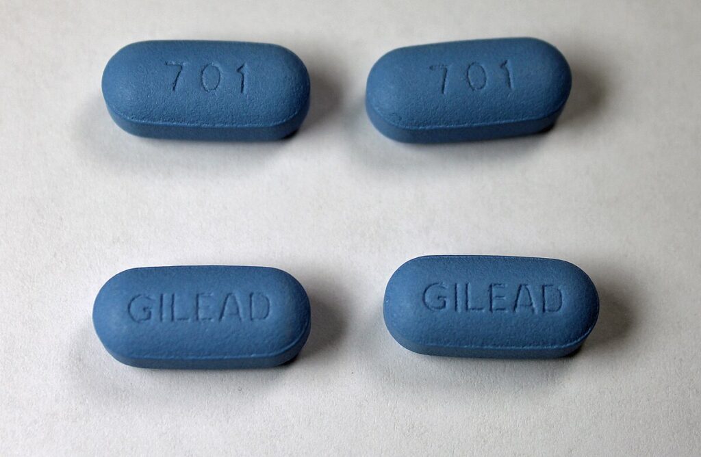 httpsupload.wikimedia.orgwikipediacommonsthumb111Truvada.JPG1200px-Truvada.JPG