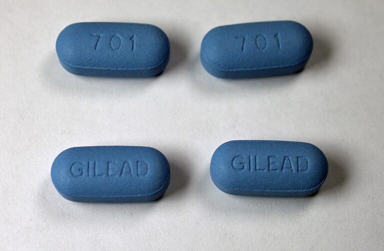 httpsupload.wikimedia.orgwikipediacommonsthumb111Truvada.JPG1200px-Truvada.JPG