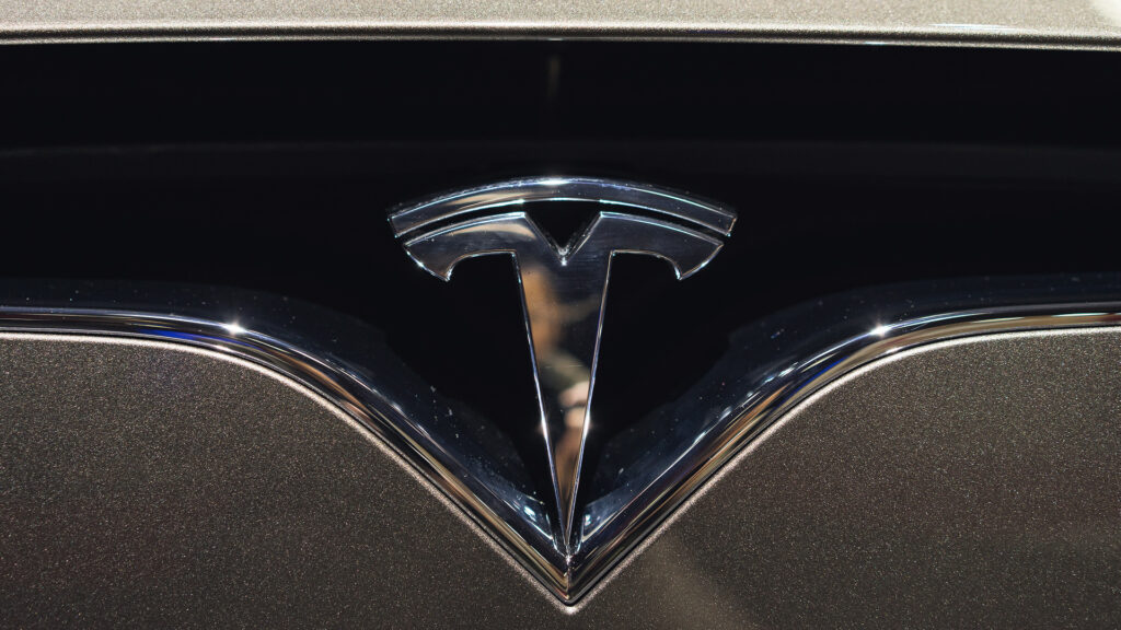 httpscdn.motor1_.comimagesmglm87rBs1tesla.jpg