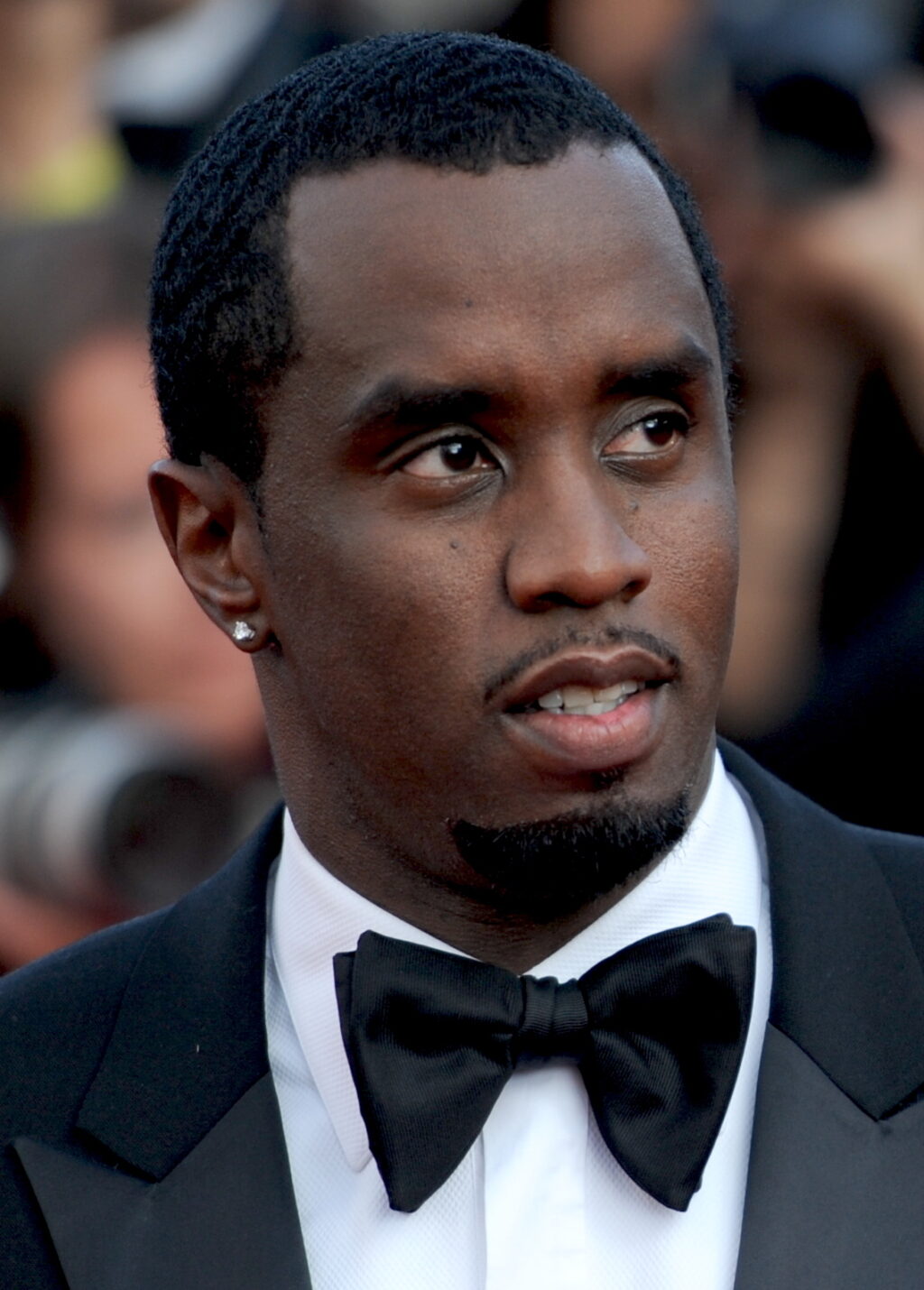 httpsupload.wikimedia.orgwikipediacommonsff9Sean_Combs_Cannes_2012_28cropped29.jpg
