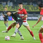 madura_united_vs_persib_bandung_duel_panas_papan_atas_adu_ketajaman_lini_depan_2025-11-30_17-47-13_4701