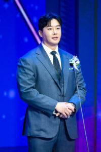 202512271827776778_694fa6672abac_300x