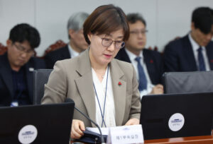 32c048a5-d260-45e2-bf3f-718835d0c263