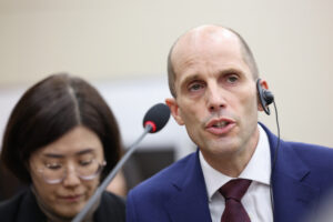 ÄíÆÎ ´ëÇ¥ 'Ã»¹®È¸ ´äº¯'