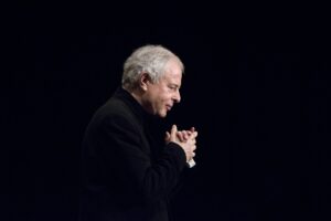 AKR20251215148100005_01_i_P4