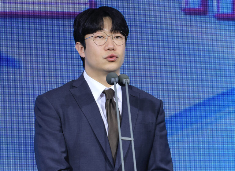 ÀÎ»ç¸» ÇÏ´Â ¾çÇöÁ¾ ¼±¼öÇùÈ¸Àå