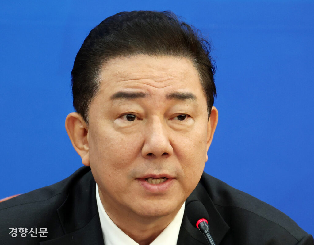 발언하는 김병기 원내대표 2025.12.18