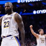 urlhttps3A2F2Fcalifornia-times-brightspot.s3.amazonaws.com2Fb72F462F7e46c38d4c1b92c36fad6d7697ae2Flakers-76ers-basketball-15200