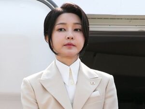 에코백 들고 순방 나선 김건희 여사