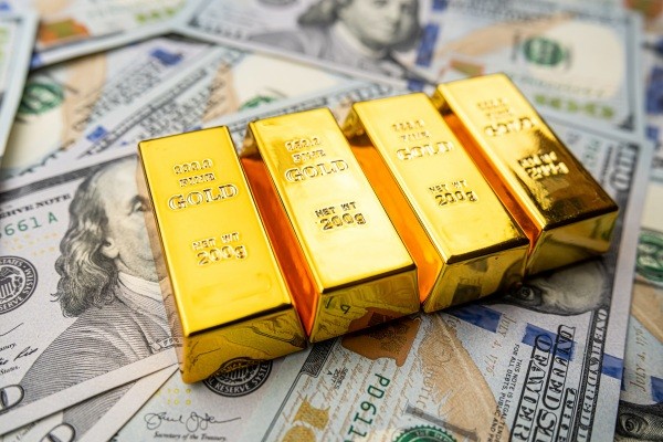 America,Us,Dollar,With,Gold,Bars,,Finance,Saving,Concept,,Investment