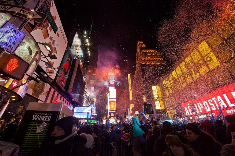 1200px-Working_New_Years_Eve_Social_Media_for_NBC_28923411488829