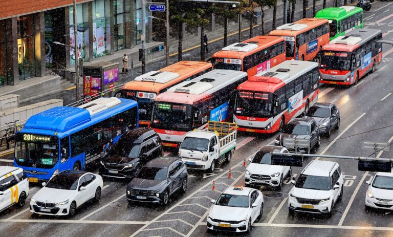 ¼­¿ï½Ã ½Ã³»¹ö½º, ±³¼· °á·Ä½Ã 13ÀÏ ¿¹°í´ë·Î ÆÄ¾÷