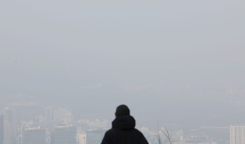뿌연 서울 하늘