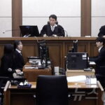 판결문 낭독하는 우인성 부장판사