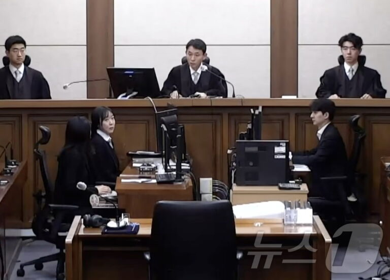 판결문 낭독하는 우인성 부장판사