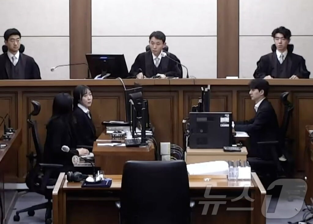 판결문 낭독하는 우인성 부장판사