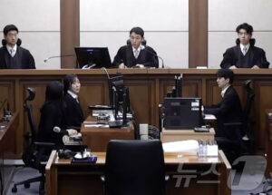 판결문 낭독하는 우인성 부장판사