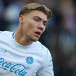 Rasmus-Hojlund-warm-up