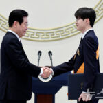 체육훈장 청룡장 수여받는 페이커