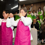 학교급식법 개정안 통과 '눈물 흘리는 노동자들'