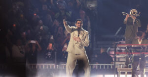 08biz-superbowl-halftime1-kvzb-facebookJumbo