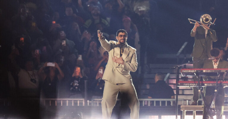 08biz-superbowl-halftime1-kvzb-facebookJumbo