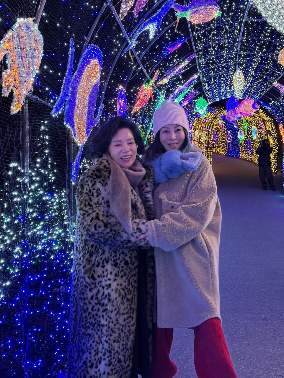 15974144_1860431_3811