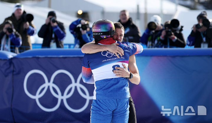 º¥¾ß¹Î Ä«¸¦°ú Æ÷¿ËÇÏ´Â ±è»ó°â