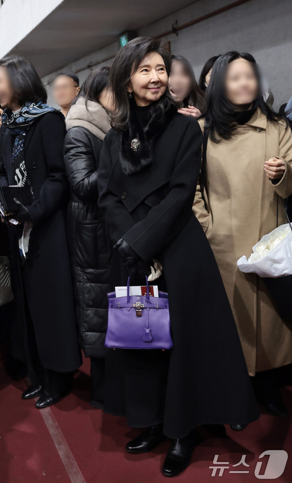 휘문고 졸업식 참석한 홍라영 전 삼성미술관 총