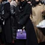 휘문고 졸업식 참석한 홍라영 전 삼성미술관 총