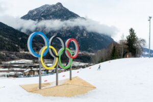 sorevnovaniya-po-fristajlu-i-snoubordu-na-olimpiade-2026-otlozheny-iz-za-pogodnyh-uslovij_1771331913900534923