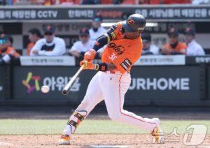 득점 찬스 만드는 페라자