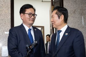 ¼Û¿µ±æ Àü ´ëÇ¥¿Í ¸é´ã ¸¶Ä£ Á¤Ã»·¡ ¹ÎÁÖ´ç ´ëÇ¥