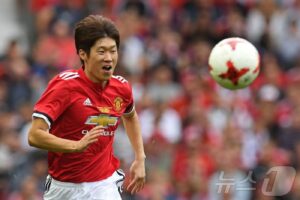 FBL-LEGENDS-MAN UTD-BARCELONA