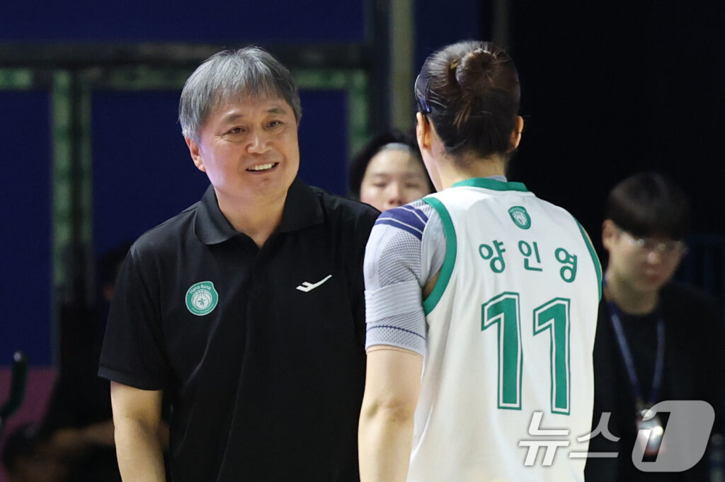 선수들 격려하는 이상범 감독