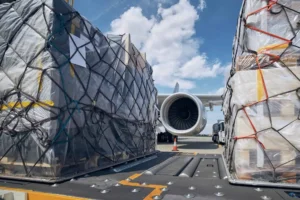 loading-of-cargo-containers-to-airplane
