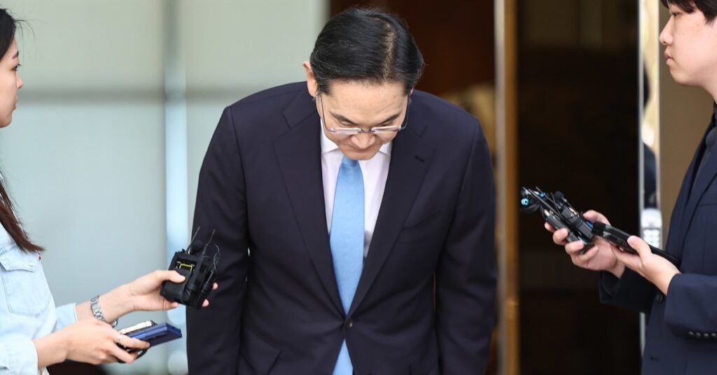 고개숙여 인사하는 이재용 삼성전자 회장